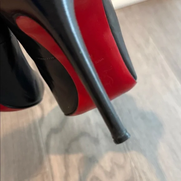 Christian Louboutin Classic Black Simple Stiletto Heels - Picture 9 of 9
